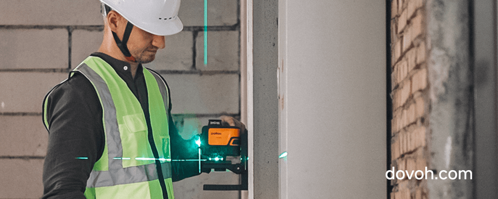 How to change batteries in a laser level?